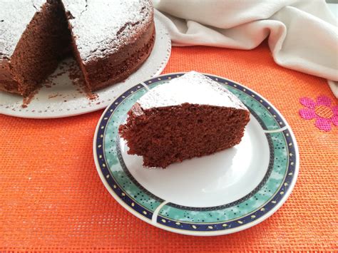 Torta al cioccolato con panna montata