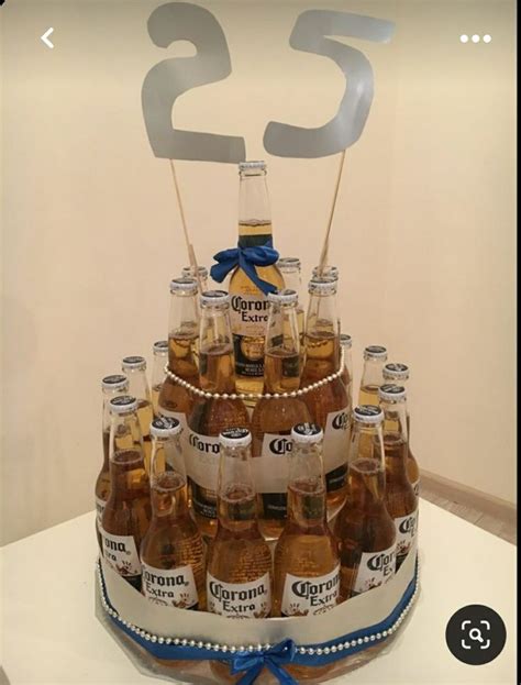 Torta alcolica con bottiglie di birra