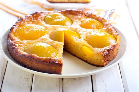 Torta con Pesche Sciroppate