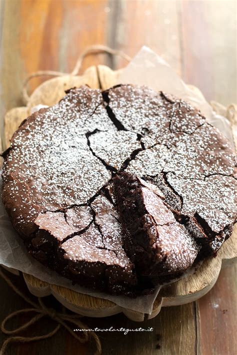 Torta con Pezzetti di Cioccolato Fondente