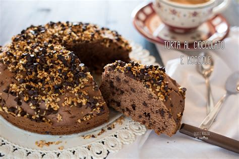 Torta con cioccolato avanzato e nocciole