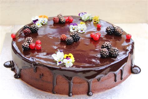 Torta con glassa al cioccolato
