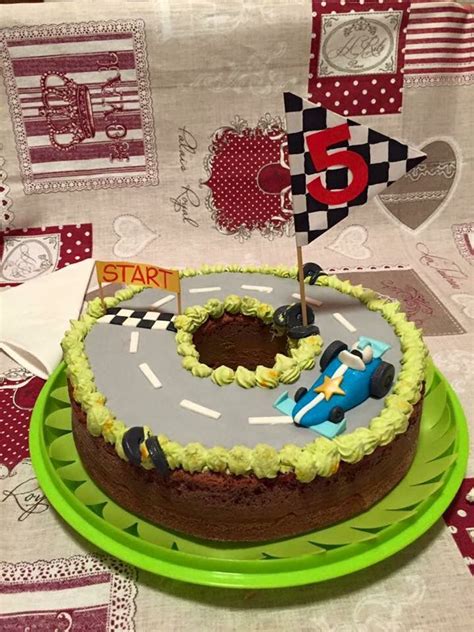 Torta con macchinine