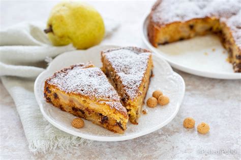 Torta con pere e amaretti