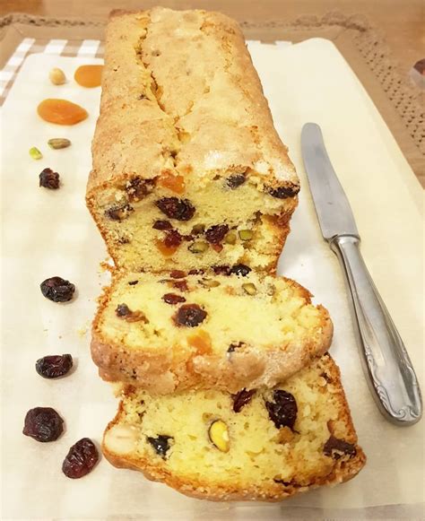 Torta con yogurt e frutta secca