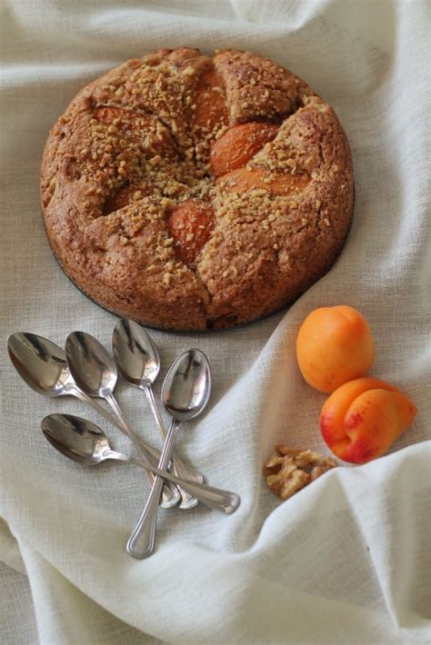 Torta di Albicocche e Noci con Farina di Segale
