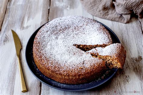 Torta di Pangrattato e Amaretti