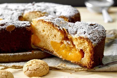 Torta di Pesche Sciroppate con Amaretti