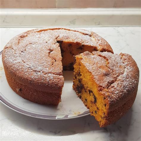 Torta di carote e gocce di cioccolato