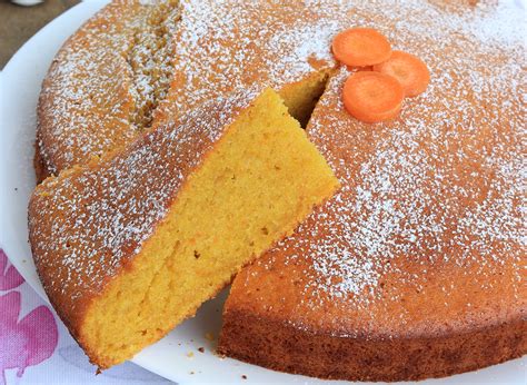Torta di carote e yogurt senza zucchero