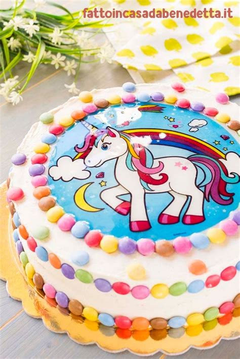 Torta di compleanno a tema unicorno