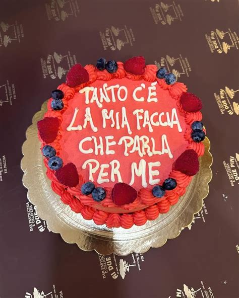 Torta di compleanno con frase originale