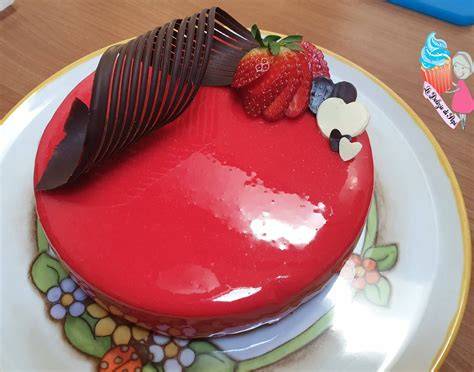 Torta di compleanno con glassa a specchio