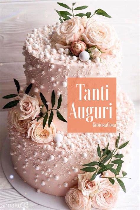 Torta di compleanno elegante con fiori