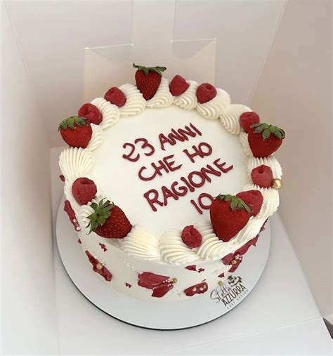 Torta di compleanno originale e colorata