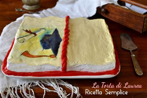 Torta di laurea a forma di libro