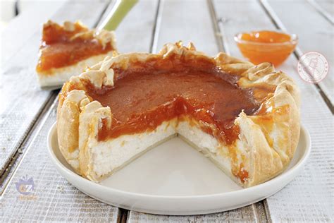 Torta di pasta sfoglia ricotta e marmellata