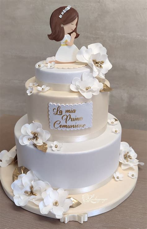 Torta elegante per la Prima Comunione di una bambina