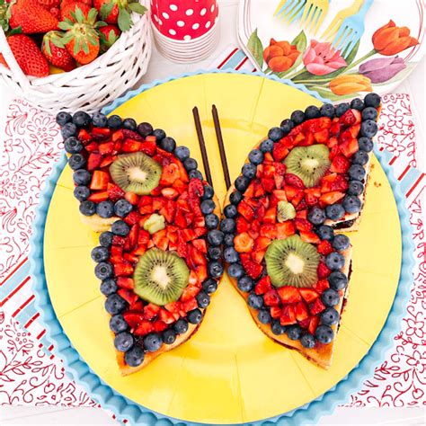 Torta farfalla con frutta fresca