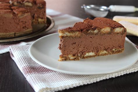 Torta fredda al cioccolato fondente e savoiardi