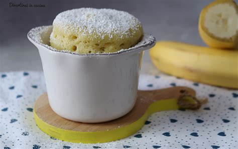 Torta in tazza al cioccolato e banana