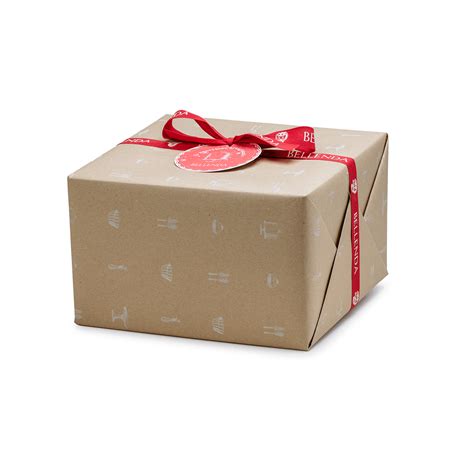 Torta incartata con nastro