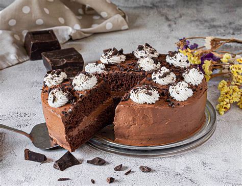 Torta ricoperta di ganache al cioccolato