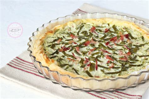 Torta salata con asparagi e speck