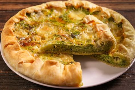 Torta salata con broccoli e gorgonzola