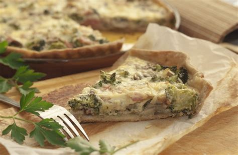 Torta salata con broccoli e scamorza