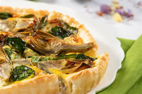 Torta salata con carciofi e scamorza