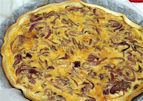 Torta salata con cipolle caramellate