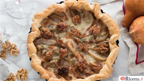 Torta salata con gorgonzola, pere e noci