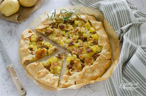 Torta salata con patate e salsiccia
