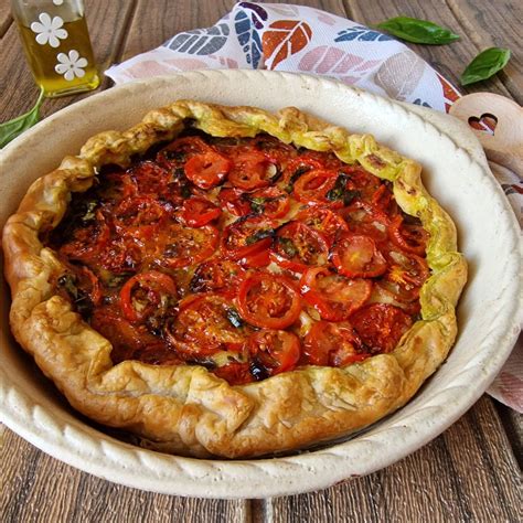 Torta salata con pomodorini e pesto