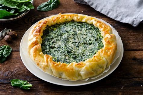 Torta salata con spinaci, ricotta e salsiccia