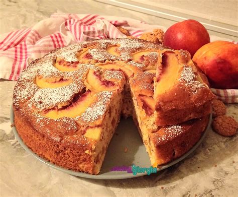 Torta soffice pesche e amaretti
