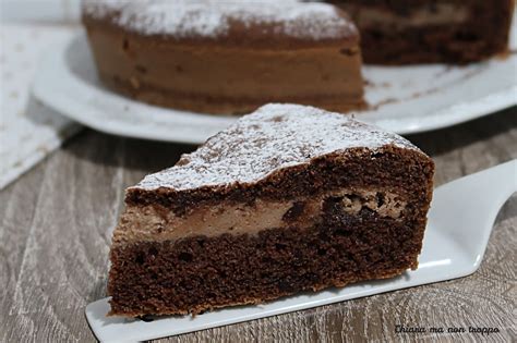 Torta versata al cacao con ripieno di ricotta e cioccolato