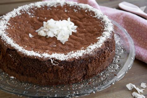 Torta versata al cacao e cocco