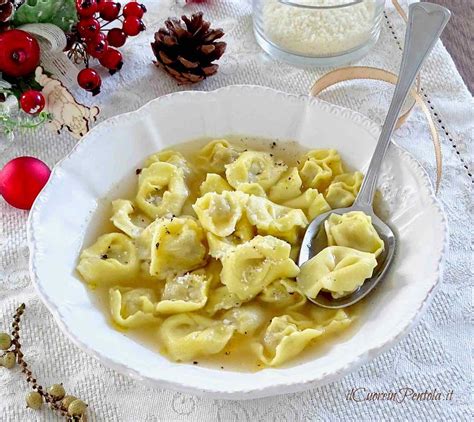 Tortellini in Brodo con Crosta di Sfoglia
