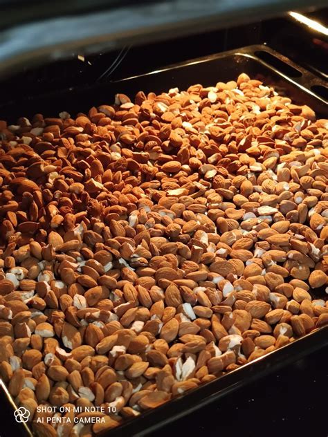 Tostatura e triturazione delle mandorle