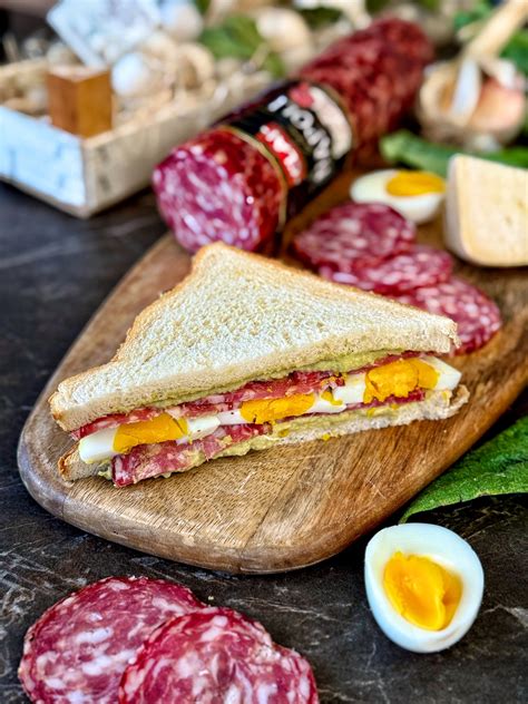 Tramezzino salame e uovo