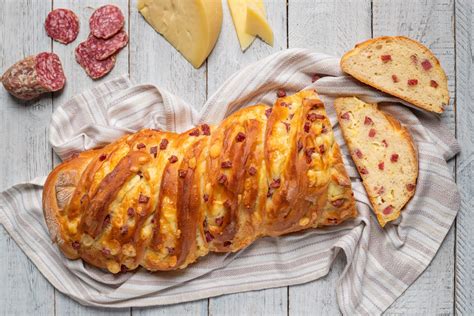 Treccia Salata con Salame e Formaggio