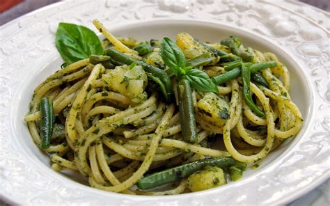 Trenette al pesto con patate e fagiolini