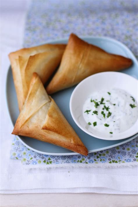 Triangolini di pasta fillo con caprino