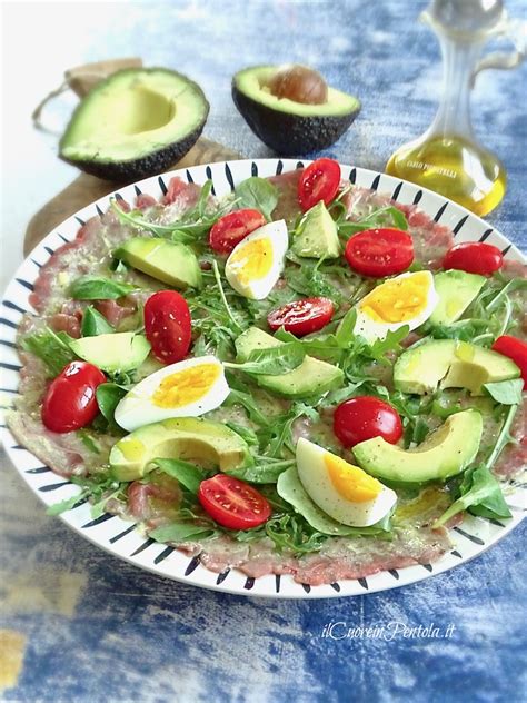 Variante di carpaccio con rucola e pomodorini
