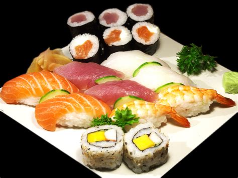 Varietà di ingredienti per il sushi vegano
