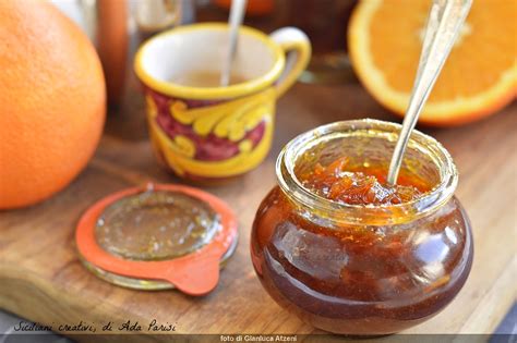 Vasetti di marmellata di arance