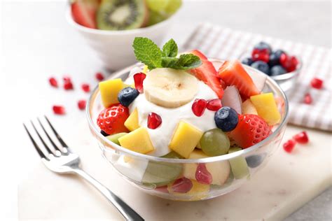 Yogurt e frutta fresca