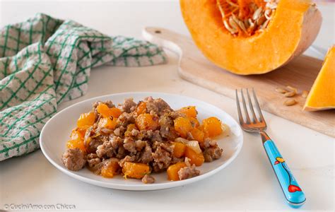 Zucca in Padella con Cipolla e Salsiccia